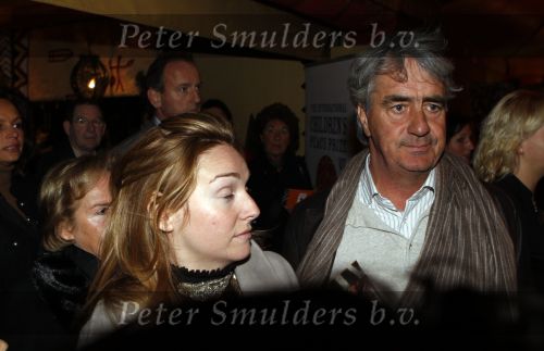 Amsterdam 17 december 2007
Pieter Storms met Nina Brink  en kinderen bij tros kerstcircus.