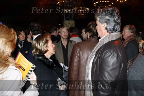Amsterdam 17 december 2007
Pieter Storms met Nina Brink  en kinderen bij tros kerstcircus.
