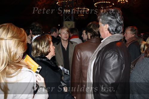 Amsterdam 17 december 2007
Pieter Storms met Nina Brink  en kinderen bij tros kerstcircus.