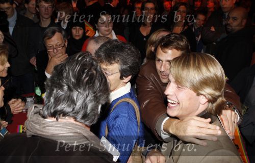 Amsterdam 17 december 2007
Pieter Storms met Nina Brink  en kinderen bij tros kerstcircus.