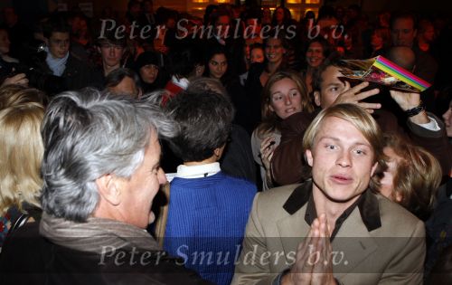 Amsterdam 17 december 2007
Pieter Storms met Nina Brink  en kinderen bij tros kerstcircus.