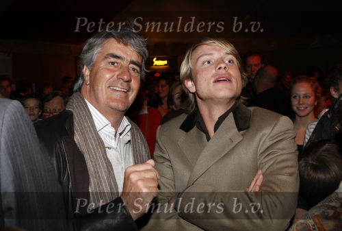 Amsterdam 17 december 2007
Pieter Storms met Nina Brink  en kinderen bij tros kerstcircus.