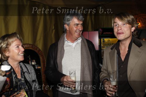 Amsterdam 17 december 2007
Pieter Storms met Nina Brink  en kinderen bij tros kerstcircus.