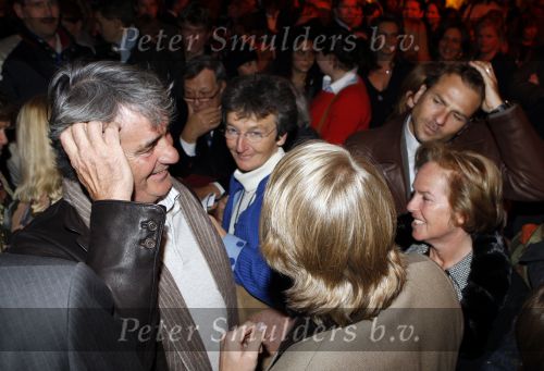 Amsterdam 17 december 2007
Pieter Storms met Nina Brink  en kinderen bij tros kerstcircus.