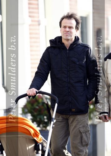 Amsterdam 26 januari 2008
Pieter v Beukering , man van Yvon Jaspers met kinderen en opa aan het wandelen.