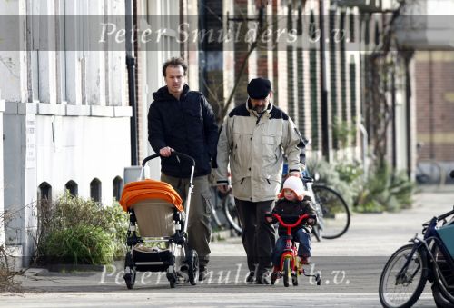 Amsterdam 26 januari 2008
Pieter v Beukering , man van Yvon Jaspers met kinderen en opa aan het wandelen.