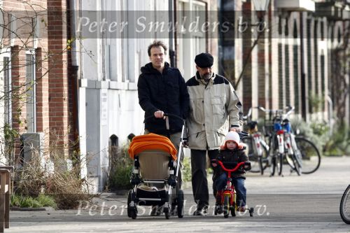 Amsterdam 26 januari 2008
Pieter v Beukering , man van Yvon Jaspers met kinderen en opa aan het wandelen.