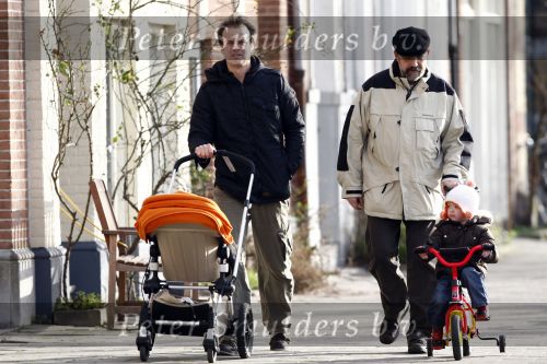 Amsterdam 26 januari 2008
Pieter v Beukering , man van Yvon Jaspers met kinderen en opa aan het wandelen.