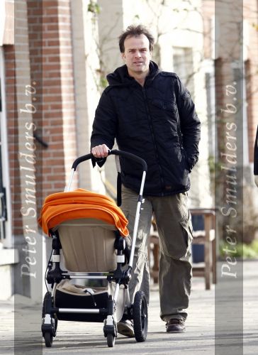 Amsterdam 26 januari 2008
Pieter v Beukering , man van Yvon Jaspers met kinderen en opa aan het wandelen.