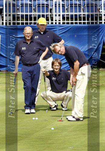 Zandvoort 16 augustus 2008
Pieter v Vollenhoven bij golfwedstrijd van KLM open op de golfbaan in zandvoort. Pieter v Vollenhoven met Frank Houben