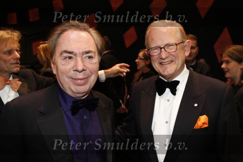 Rotterdam 16 december 2007
Premiere Evita in het nieuwe Luxor met oa Stanley Burleson Brigitte Heitzer en Roberto de GRoot. Andrew Lloyd Webber en Pieter v Vollenhoven zijn daarbij aanwezig.