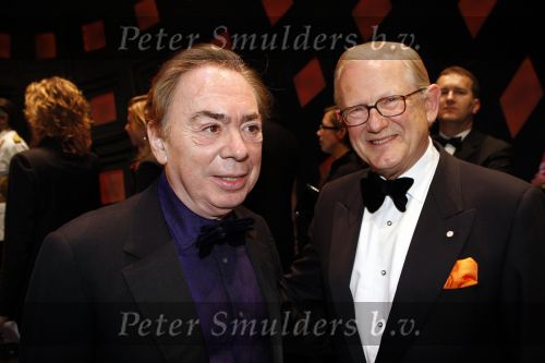 Rotterdam 16 december 2007
Premiere Evita in het nieuwe Luxor met oa Stanley Burleson Brigitte Heitzer en Roberto de GRoot. Andrew Lloyd Webber en Pieter v Vollenhoven zijn daarbij aanwezig.