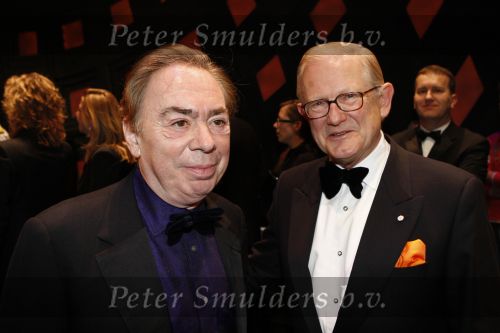 Rotterdam 16 december 2007
Premiere Evita in het nieuwe Luxor met oa Stanley Burleson Brigitte Heitzer en Roberto de GRoot. Andrew Lloyd Webber en Pieter v Vollenhoven zijn daarbij aanwezig.