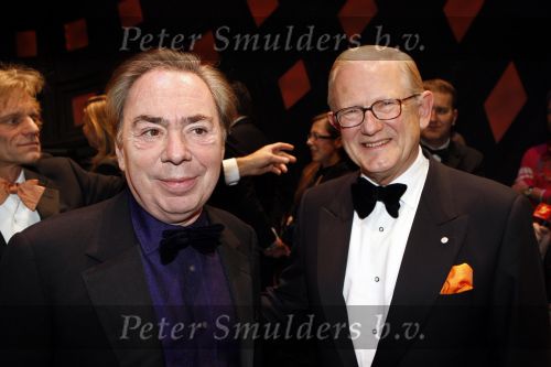 Rotterdam 16 december 2007
Premiere Evita in het nieuwe Luxor met oa Stanley Burleson Brigitte Heitzer en Roberto de GRoot. Andrew Lloyd Webber en Pieter v Vollenhoven zijn daarbij aanwezig.