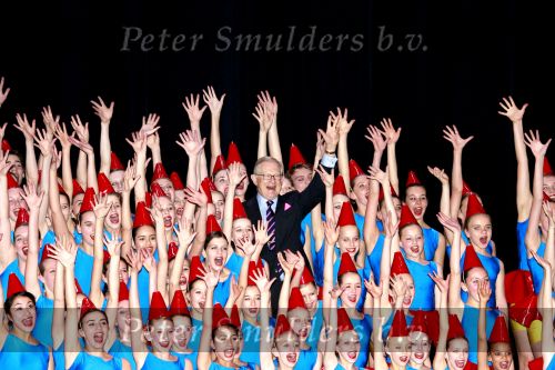 Apeldoorn 19 januari 2008
Mr Pieter v Vollenhoven met kinderen in theater Apeldoorn ivm 65 e verjaardag prinses Margriet.