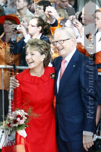 Apeldoorn 30 april 2009
Koninginnedag 2009 in apeldoorn met Koningin Beatrix Pieter v Vollenhoven Prinses Margriet Maxima Prins Willem Alexander Prins Constantijn Prinses Laurentien Prinses Mabel Prins Friso Prins Maurits Prinses Marilene Prins Pieter Christiaan Prinses Anita Prins Floris een zwangere Prinses Aimee en Prinses Annette. s middags probeerde een dwaas een aanslag te plegen op de koninklijke familie waarbij meerdere doden vielen.
Peter Smulders bv