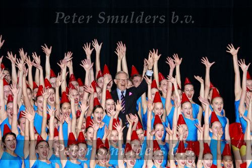 Apeldoorn 19 januari 2008
Mr Pieter v Vollenhoven met kinderen in theater Apeldoorn ivm 65 e verjaardag prinses
Peter Smulders bv