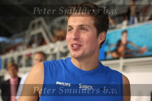 Eindhoven, 24 Oktober 2007
In het Nationaal Zwemcentrum de Tongelreep gaf Olympisch kampioen Pieter van den Hoogenband en zijn trainer Jacco Verhaeren een zwemclinic aan honderd zwemmers die zich daarvoor hadden gemeld bij de Eindhovense zwemwedstrijdtempel. Dat gebeurde in het kader van de campagne \