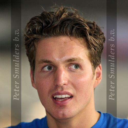 Eindhoven, 24 Oktober 2007
In het Nationaal Zwemcentrum de Tongelreep gaf Olympisch kampioen Pieter van den Hoogenband en zijn trainer Jacco Verhaeren een zwemclinic aan honderd zwemmers die zich daarvoor hadden gemeld bij de Eindhovense zwemwedstrijdtempel. Dat gebeurde in het kader van de campagne \