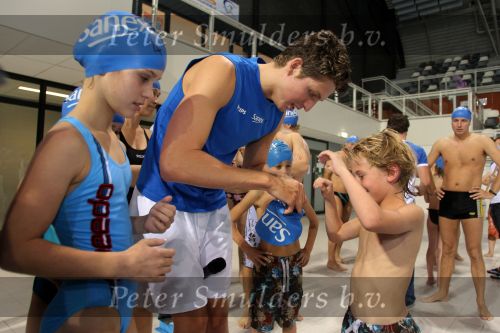Eindhoven, 24 Oktober 2007
In het Nationaal Zwemcentrum de Tongelreep gaf Olympisch kampioen Pieter van den Hoogenband en zijn trainer Jacco Verhaeren een zwemclinic aan honderd zwemmers die zich daarvoor hadden gemeld bij de Eindhovense zwemwedstrijdtempel. Dat gebeurde in het kader van de campagne \