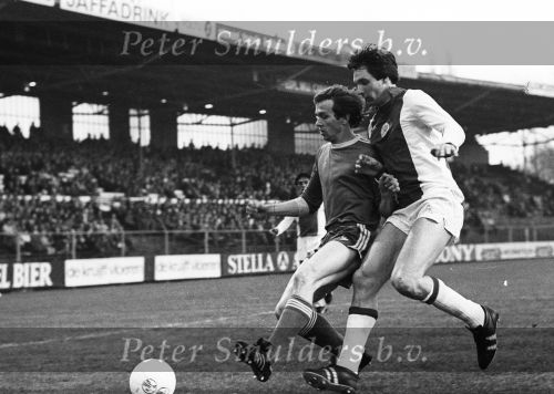 1984
AJAX-PSV met Paul Postuma in duel met Pim v Dord