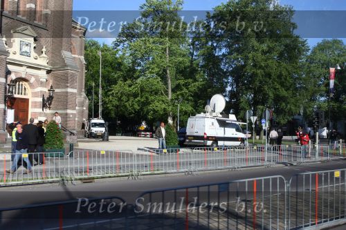 Apeldoorn, 8 Mei 2009
Speciale Herdenkingsdienst voor de slachtoffers van de ramp op Koninginnedag
Veel Politie, overal afzettingen met grote betonblokken.
Politie Afzettingen 
Foto Peter Smulders