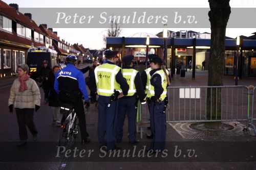 Amersfoort 16 februari 2008
Johan Heesters (104 jaar oud ) teedt op in theater de Flint. Heel veel politie en beveiliging aanwezig. Van iedereen wordt het paspport of rijbewijs gecopieerd.
Peter Smulders bv