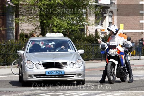 Amsterdam 1 mei 2008
Taxi chauffeur heeft ruzie met ee politie agent.
Peter Smulders bv