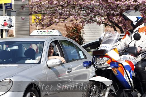 Amsterdam 1 mei 2008
Taxi chauffeur heeft ruzie met ee politie agent.
Peter Smulders bv