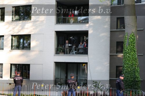 Apeldoorn, 8 Mei 2009
Speciale Herdenkingsdienst voor de slachtoffers van de ramp op Koninginnedag
Veel Politie, overal afzettingen met grote betonblokken.

Foto Peter Smulders