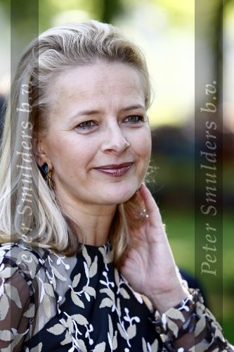 Apeldoorn 30 april 2009
Koninginnedag 2009 in apeldoorn met Koningin Beatrix Pieter v Vollenhoven Prinses Margriet Maxima Prins Willem Alexander Prins Constantijn Prinses Laurentien Prinses Mabel Prins Friso Prins Maurits Prinses Marilene Prins Pieter Christiaan Prinses Anita Prins Floris een zwangere Prinses Aimee en Prinses Annette. s middags probeerde een dwaas een aanslag te plegen op de koninklijke familie waarbij meerdere doden vielen.
Peter Smulders bv