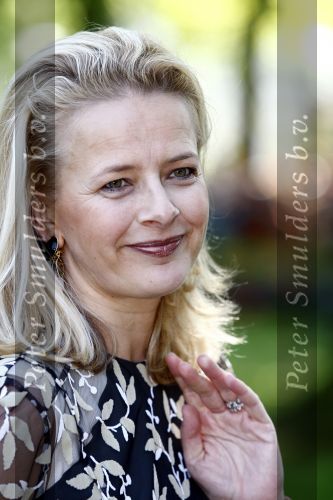 Apeldoorn 30 april 2009
Koninginnedag 2009 in apeldoorn met Koningin Beatrix Pieter v Vollenhoven Prinses Margriet Maxima Prins Willem Alexander Prins Constantijn Prinses Laurentien Prinses Mabel Prins Friso Prins Maurits Prinses Marilene Prins Pieter Christiaan Prinses Anita Prins Floris een zwangere Prinses Aimee en Prinses Annette. s middags probeerde een dwaas een aanslag te plegen op de koninklijke familie waarbij meerdere doden vielen.
Peter Smulders bv