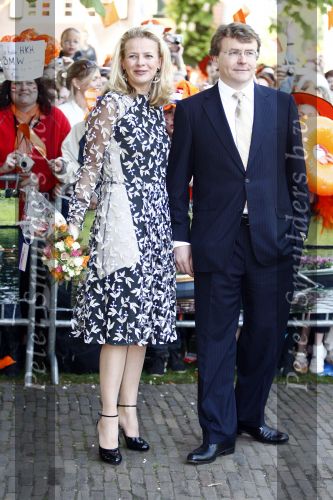 Apeldoorn 30 april 2009
Koninginnedag 2009 in apeldoorn met Koningin Beatrix Pieter v Vollenhoven Prinses Margriet Maxima Prins Willem Alexander Prins Constantijn Prinses Laurentien Prinses Mabel Prins Friso Prins Maurits Prinses Marilene Prins Pieter Christiaan Prinses Anita Prins Floris een zwangere Prinses Aimee en Prinses Annette. s middags probeerde een dwaas een aanslag te plegen op de koninklijke familie waarbij meerdere doden vielen.
Peter Smulders bv