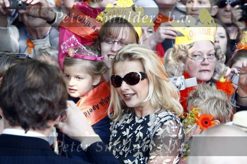 Apeldoorn 30 april 2009
Koninginnedag 2009 in apeldoorn met Koningin Beatrix Pieter v Vollenhoven Prinses Margriet Maxima Prins Willem Alexander Prins Constantijn Prinses Laurentien Prinses Mabel Prins Friso Prins Maurits Prinses Marilene Prins Pieter Christiaan Prinses Anita Prins Floris een zwangere Prinses Aimee en Prinses Annette. s middags probeerde een dwaas een aanslag te plegen op de koninklijke familie waarbij meerdere doden vielen.
Peter Smulders bv