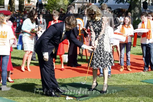 Apeldoorn 30 april 2009
Koninginnedag 2009 in apeldoorn met Koningin Beatrix Pieter v Vollenhoven Prinses Margriet Maxima Prins Willem Alexander Prins Constantijn Prinses Laurentien Prinses Mabel Prins Friso Prins Maurits Prinses Marilene Prins Pieter Christiaan Prinses Anita Prins Floris een zwangere Prinses Aimee en Prinses Annette. s middags probeerde een dwaas een aanslag te plegen op de koninklijke familie waarbij meerdere doden vielen.
Peter Smulders bv