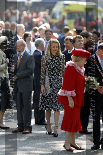 Apeldoorn 30 april 2009
Koninginnedag 2009 in apeldoorn met Koningin Beatrix Pieter v Vollenhoven Prinses Margriet Maxima Prins Willem Alexander Prins Constantijn Prinses Laurentien Prinses Mabel Prins Friso Prins Maurits Prinses Marilene Prins Pieter Christiaan Prinses Anita Prins Floris een zwangere Prinses Aimee en Prinses Annette. s middags probeerde een dwaas een aanslag te plegen op de koninklijke familie waarbij meerdere doden vielen.
Peter Smulders bv