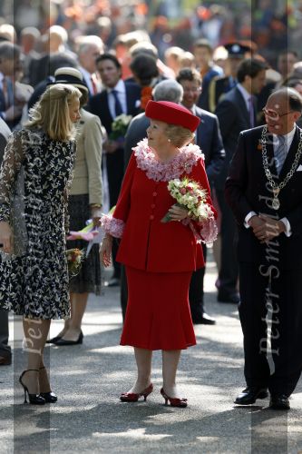 Apeldoorn 30 april 2009
Koninginnedag 2009 in apeldoorn met Koningin Beatrix Pieter v Vollenhoven Prinses Margriet Maxima Prins Willem Alexander Prins Constantijn Prinses Laurentien Prinses Mabel Prins Friso Prins Maurits Prinses Marilene Prins Pieter Christiaan Prinses Anita Prins Floris een zwangere Prinses Aimee en Prinses Annette. s middags probeerde een dwaas een aanslag te plegen op de koninklijke familie waarbij meerdere doden vielen.
Peter Smulders bv