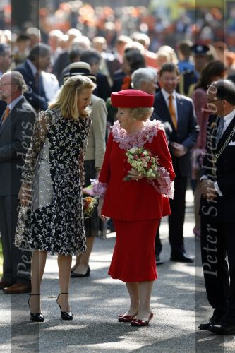Apeldoorn 30 april 2009
Koninginnedag 2009 in apeldoorn met Koningin Beatrix Pieter v Vollenhoven Prinses Margriet Maxima Prins Willem Alexander Prins Constantijn Prinses Laurentien Prinses Mabel Prins Friso Prins Maurits Prinses Marilene Prins Pieter Christiaan Prinses Anita Prins Floris een zwangere Prinses Aimee en Prinses Annette. s middags probeerde een dwaas een aanslag te plegen op de koninklijke familie waarbij meerdere doden vielen.
Peter Smulders bv