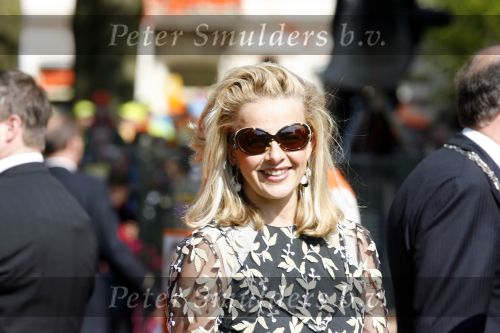 Apeldoorn 30 april 2009
Koninginnedag 2009 in apeldoorn met Koningin Beatrix Pieter v Vollenhoven Prinses Margriet Maxima Prins Willem Alexander Prins Constantijn Prinses Laurentien Prinses Mabel Prins Friso Prins Maurits Prinses Marilene Prins Pieter Christiaan Prinses Anita Prins Floris een zwangere Prinses Aimee en Prinses Annette. s middags probeerde een dwaas een aanslag te plegen op de koninklijke familie waarbij meerdere doden vielen.
Peter Smulders bv