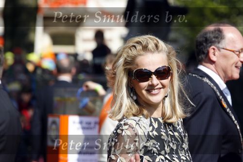 Apeldoorn 30 april 2009
Koninginnedag 2009 in apeldoorn met Koningin Beatrix Pieter v Vollenhoven Prinses Margriet Maxima Prins Willem Alexander Prins Constantijn Prinses Laurentien Prinses Mabel Prins Friso Prins Maurits Prinses Marilene Prins Pieter Christiaan Prinses Anita Prins Floris een zwangere Prinses Aimee en Prinses Annette. s middags probeerde een dwaas een aanslag te plegen op de koninklijke familie waarbij meerdere doden vielen.
Peter Smulders bv