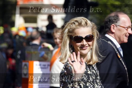 Apeldoorn 30 april 2009
Koninginnedag 2009 in apeldoorn met Koningin Beatrix Pieter v Vollenhoven Prinses Margriet Maxima Prins Willem Alexander Prins Constantijn Prinses Laurentien Prinses Mabel Prins Friso Prins Maurits Prinses Marilene Prins Pieter Christiaan Prinses Anita Prins Floris een zwangere Prinses Aimee en Prinses Annette. s middags probeerde een dwaas een aanslag te plegen op de koninklijke familie waarbij meerdere doden vielen.
Peter Smulders bv