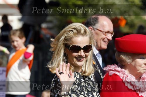 Apeldoorn 30 april 2009
Koninginnedag 2009 in apeldoorn met Koningin Beatrix Pieter v Vollenhoven Prinses Margriet Maxima Prins Willem Alexander Prins Constantijn Prinses Laurentien Prinses Mabel Prins Friso Prins Maurits Prinses Marilene Prins Pieter Christiaan Prinses Anita Prins Floris een zwangere Prinses Aimee en Prinses Annette. s middags probeerde een dwaas een aanslag te plegen op de koninklijke familie waarbij meerdere doden vielen.
Peter Smulders bv
