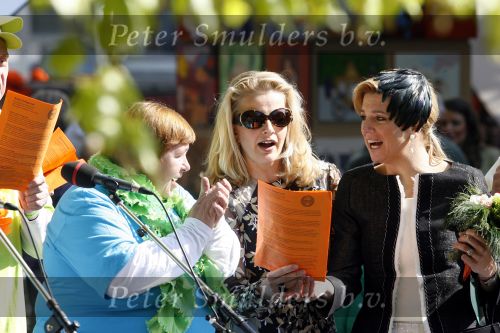 Apeldoorn 30 april 2009
Koninginnedag 2009 in apeldoorn met Koningin Beatrix Pieter v Vollenhoven Prinses Margriet Maxima Prins Willem Alexander Prins Constantijn Prinses Laurentien Prinses Mabel Prins Friso Prins Maurits Prinses Marilene Prins Pieter Christiaan Prinses Anita Prins Floris een zwangere Prinses Aimee en Prinses Annette. s middags probeerde een dwaas een aanslag te plegen op de koninklijke familie waarbij meerdere doden vielen.
Peter Smulders bv