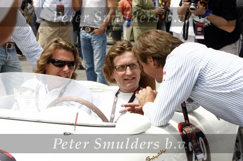 Brescia 15 mei 2008
Start van de Mille Miglia in Brescia. State of art rijdt met 2 porsches mee. Prins Bernhard jr met Menno der Jong. Menno is een vriend en compagnon van Prins Bernhard jr. met Martin Utman
