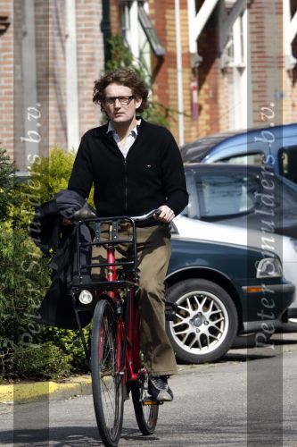 Amsterdam 20 april 21 april 2008
Prins Bernhard Jr op de fiets en bij de apotheek nadat hij ontslagen is uit het ziekenhuis waar hij een darmoperatie heeft ondergaan.
Peter Smulders bv