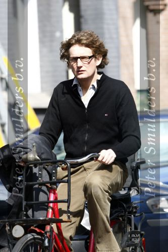 Amsterdam 20 april 21 april 2008
Prins Bernhard Jr op de fiets en bij de apotheek nadat hij ontslagen is uit het ziekenhuis waar hij een darmoperatie heeft ondergaan.
Peter Smulders bv