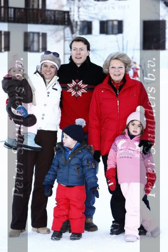 Lech 10 februari 2008
Fotosessie Koninklijke familie. Aanwezig waren Koningin Beatrix Maxima Prins Willem Alexander Amalai Alexia Ariane Prins Constantijn Prinses Laurentien Eloise Claus Cazimir en Elenore.