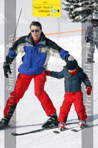 Lech 16 februari 2009
Fotosessie met de koninklijke familie in Oberlech. Koningin Beatrix Prins Willem Alexander Prinses Maxima Amalia Alexia Ariane Prins Constantijn Prins es Laurentien Claus Cazimir Eloise en  Leonore.
Peter Smulders bv