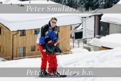 Lech 16 februari 2009
Fotosessie met de koninklijke familie in Oberlech. Koningin Beatrix Prins Willem Alexander Prinses Maxima Amalia Alexia Ariane Prins Constantijn Prins es Laurentien Claus Cazimir Eloise en  Leonore.
Peter Smulders bv