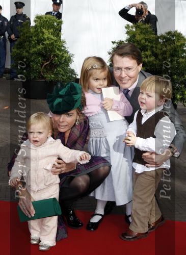 Den Haag 20 oktober 2007
Dop prinses Ariane. Prinses Laurentien Prins Constantijn met hun kinderen Eloise Claus Casimir en Leonore.